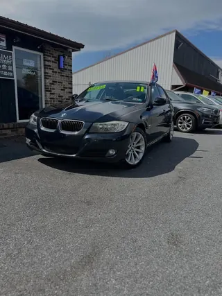 2011 BMW 3 Series photo 1
