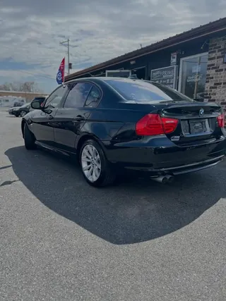 2011 BMW 3 Series photo 5