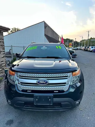 2015 Ford Explorer XLT photo 2