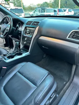 2015 Ford Explorer XLT photo 7