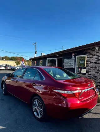 2017 Toyota Camry SE photo 6
