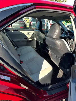 2017 Toyota Camry SE photo 9