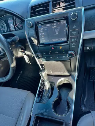 2017 Toyota Camry SE photo 10