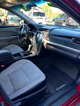 2017 Toyota Camry SE photo 12