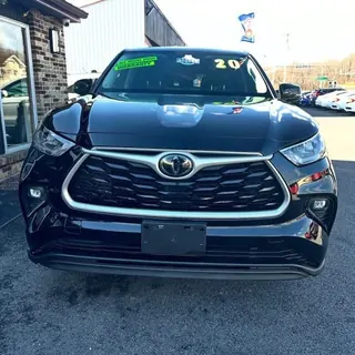 2020 Toyota Highlander LE photo 2