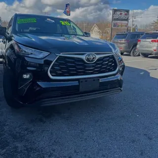 2020 Toyota Highlander LE photo 3