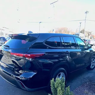 2020 Toyota Highlander LE photo 4