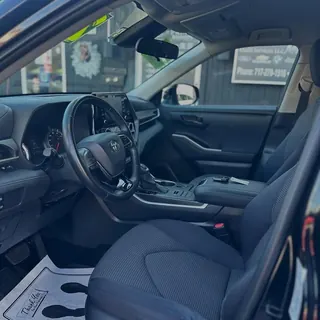 2020 Toyota Highlander LE photo 7