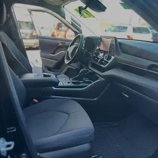 2020 Toyota Highlander LE photo 8
