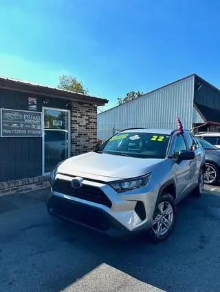 2022 Toyota RAV4 LE photo 1