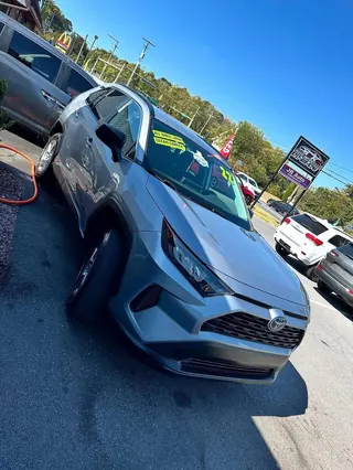 2022 Toyota RAV4 LE photo 3