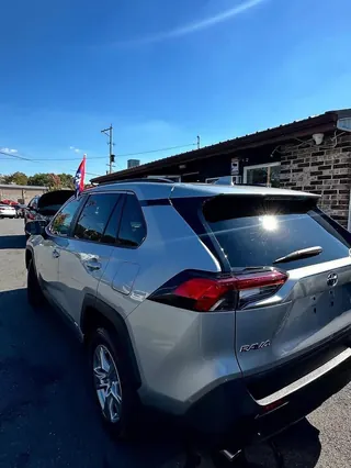 2022 Toyota RAV4 LE photo 6