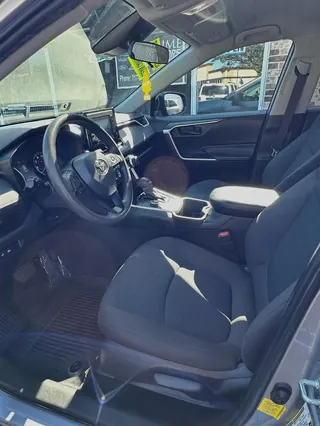2022 Toyota RAV4 LE photo 9