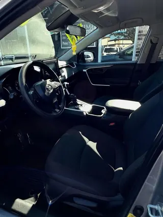 2022 Toyota RAV4 LE photo 10