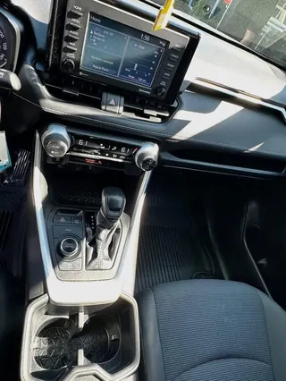 2022 Toyota RAV4 LE photo 17