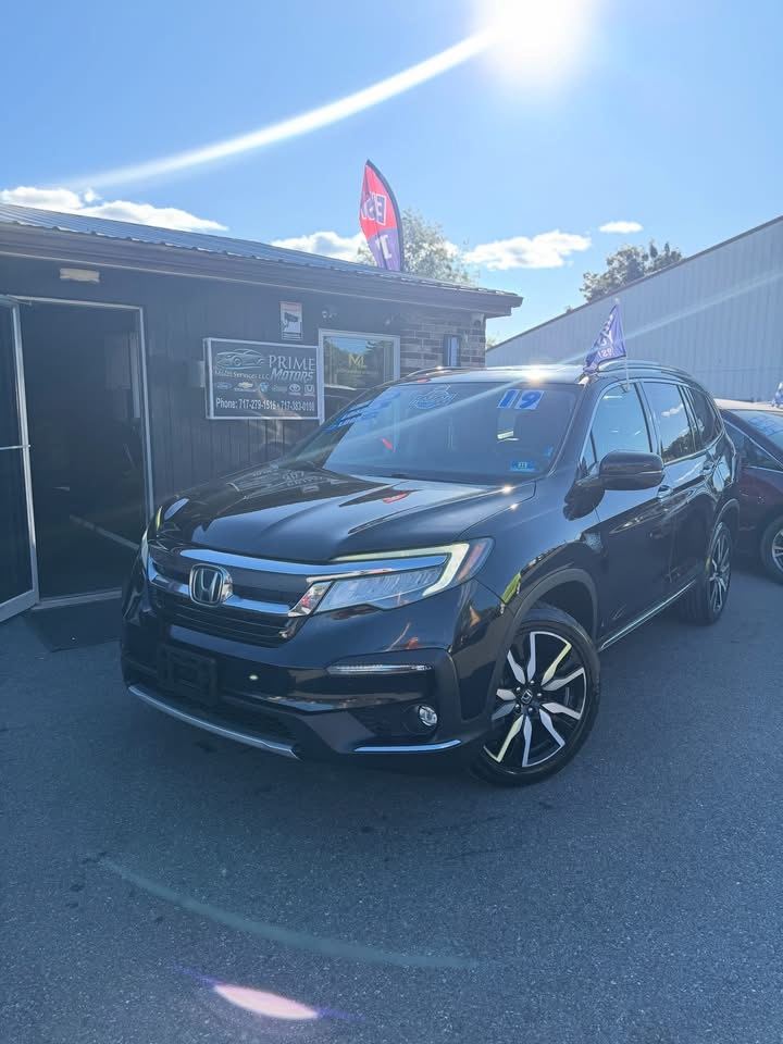 2019 Honda Pilot TOURING - CARFAX verified used suv at Hunt Auto Group Lebanon PA
